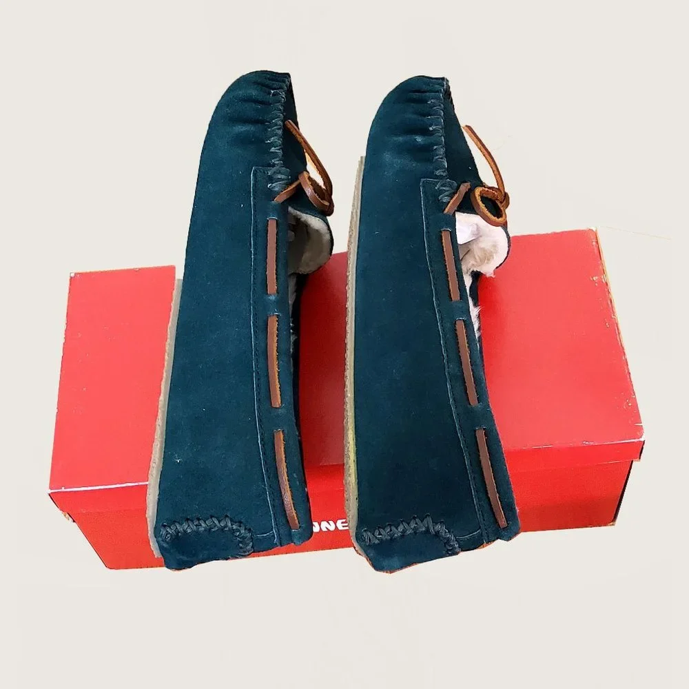 Minnetonka Kayla Moccasins NWT - Picture 5 of 10